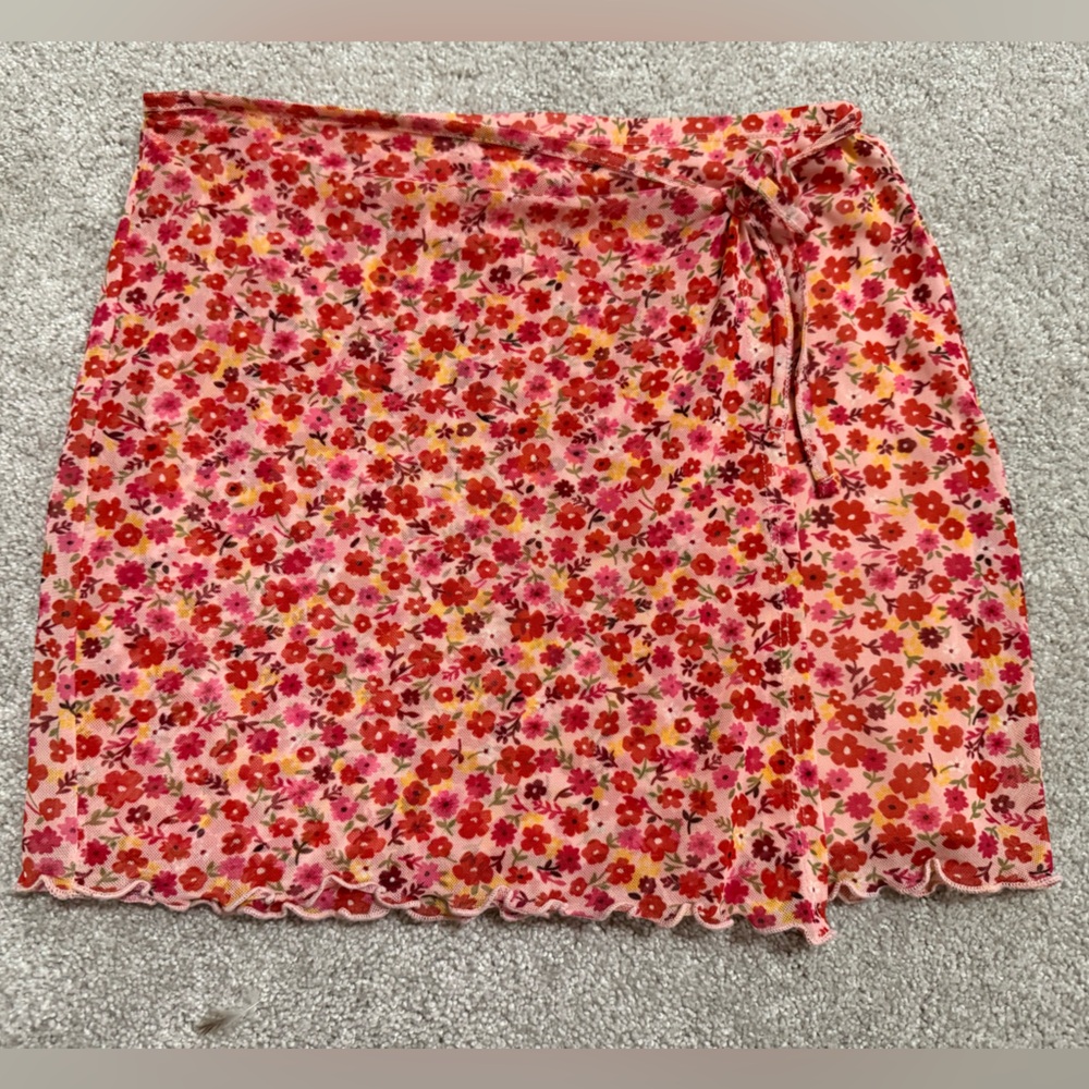 Tilly’s mini pink floral skirt